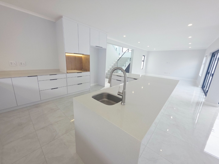 5 Bedroom Property for Sale in Sandown Western Cape